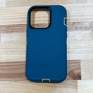 OtterBox Defender Series IPhone 13 Pro Hunter Green New In Box (open box)